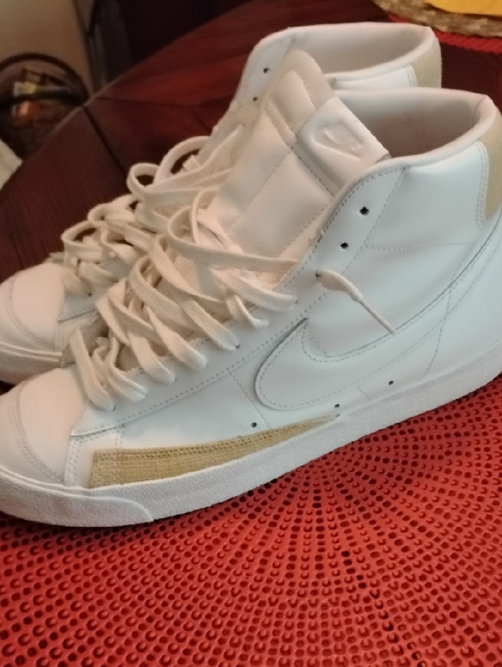 Beautiful Vintage Nike Blazer Mid "77' White Sneakers h Tan Accent